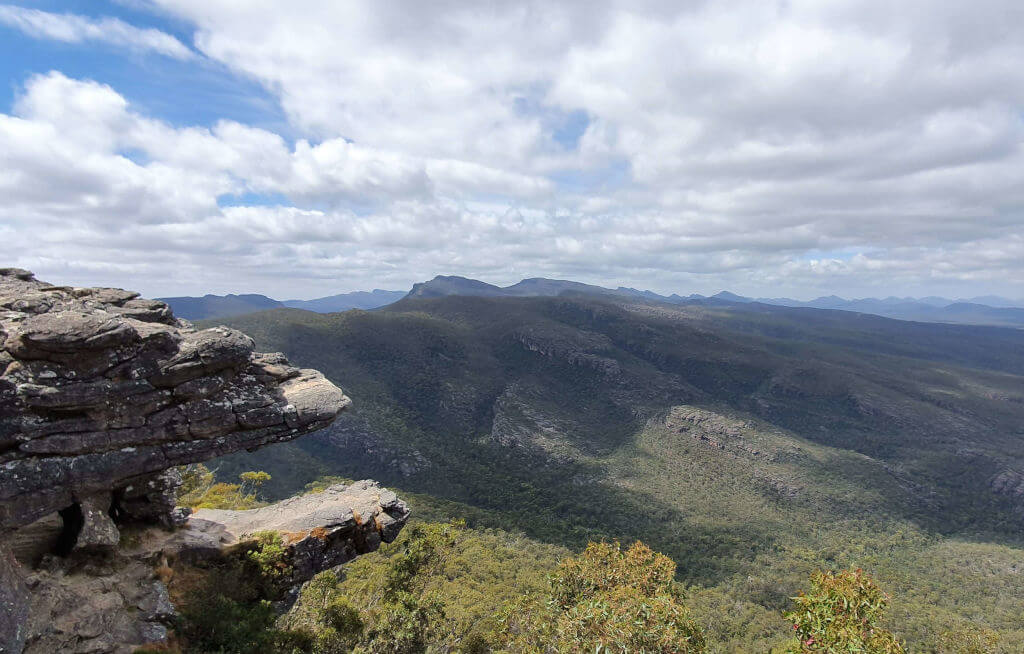 balconies lookout - jaws of death cliff